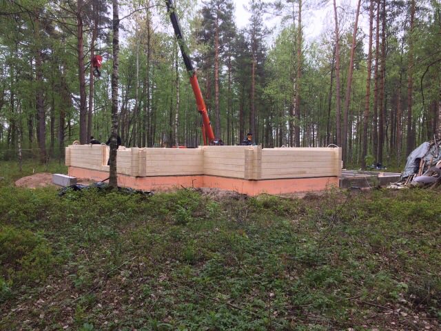 Начало работ по сборке деревянного дома выполненного по проекту HELKA 149 в пос. Приветное